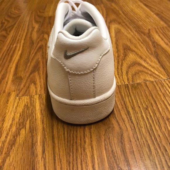 White Nike’s - Picture 3 of 5